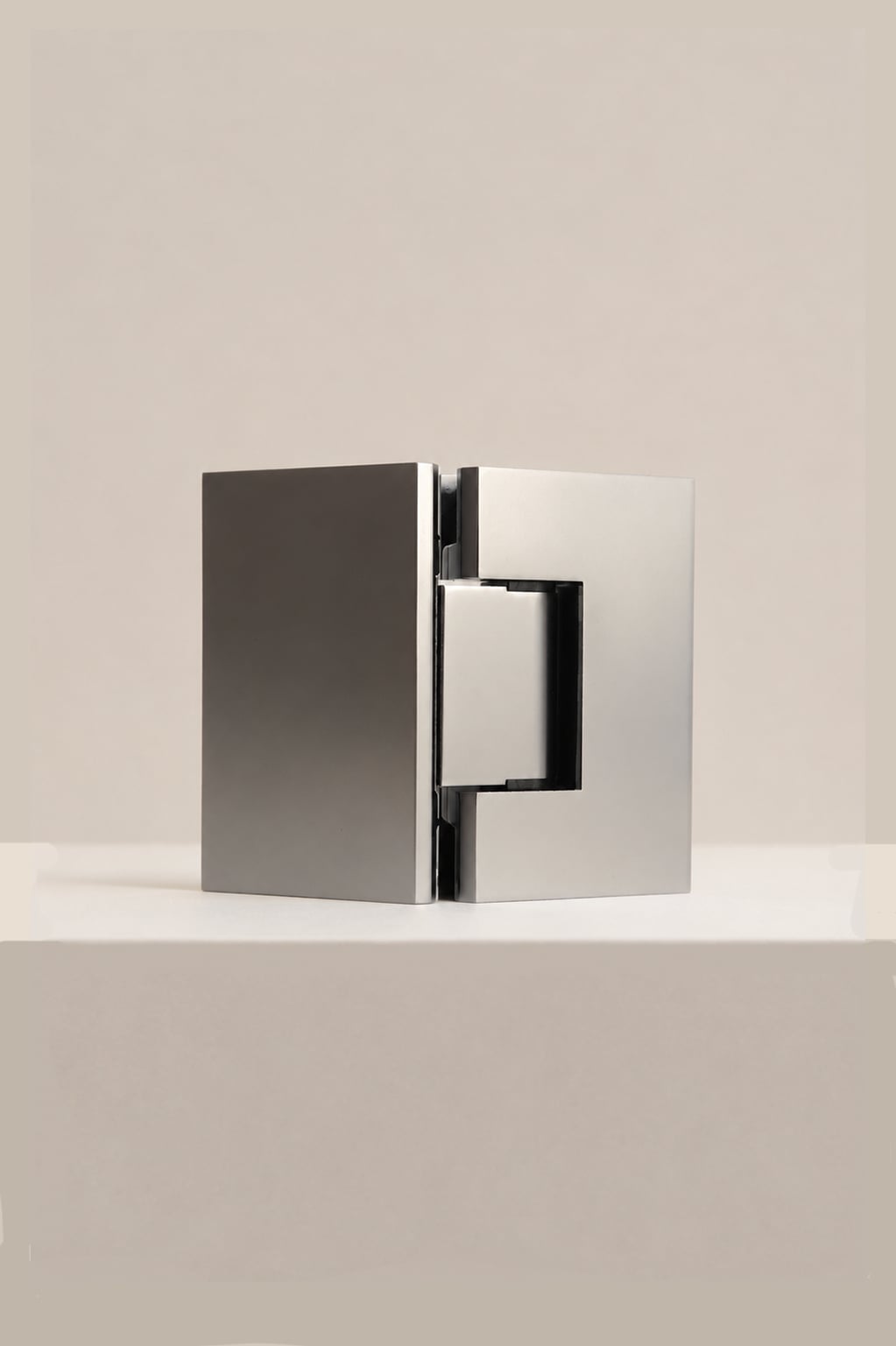 XO 135° Glass Hinge, Gunmetal