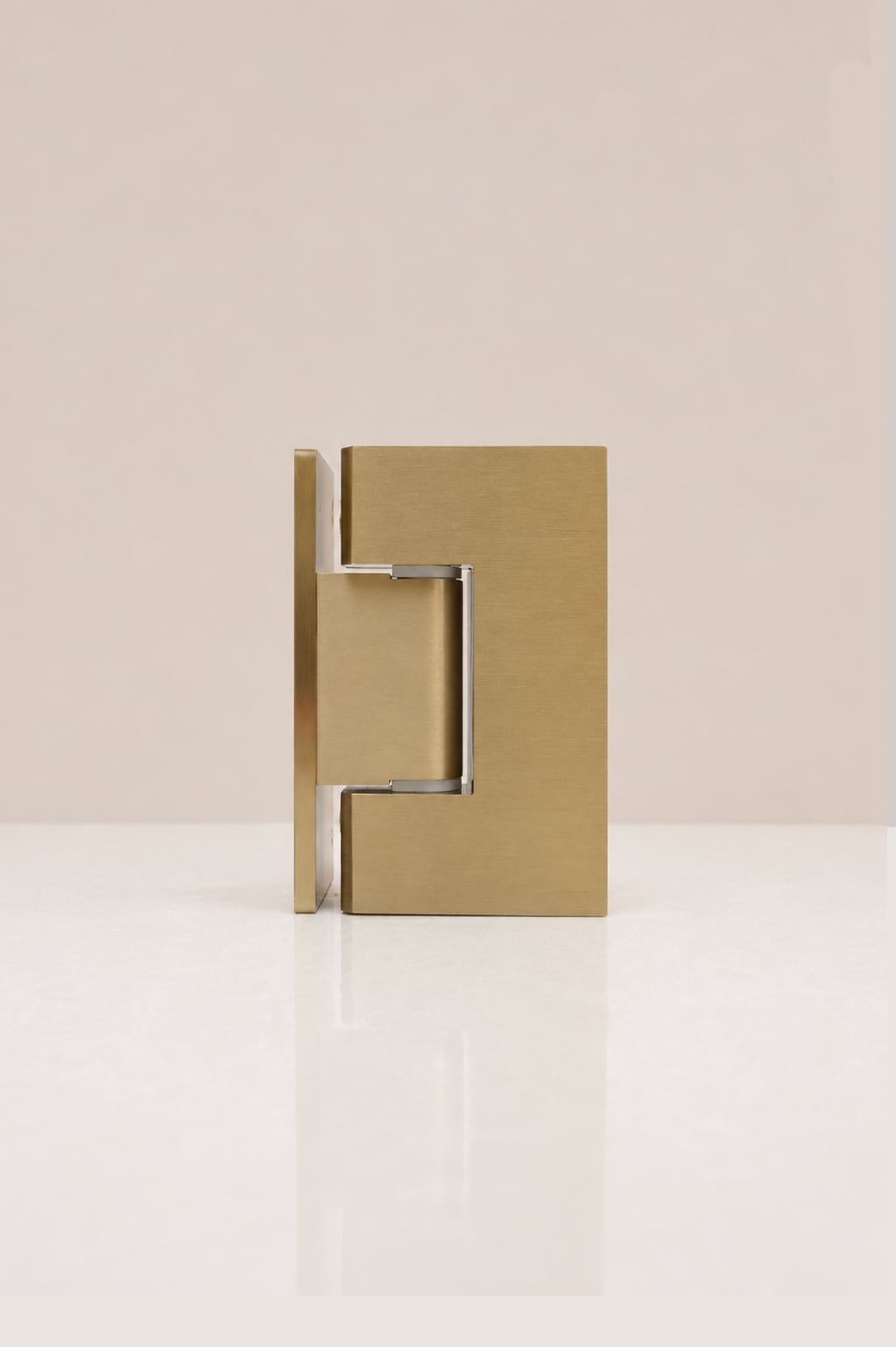 XO Glass-to-Wall Hinge, Brushed Brass
