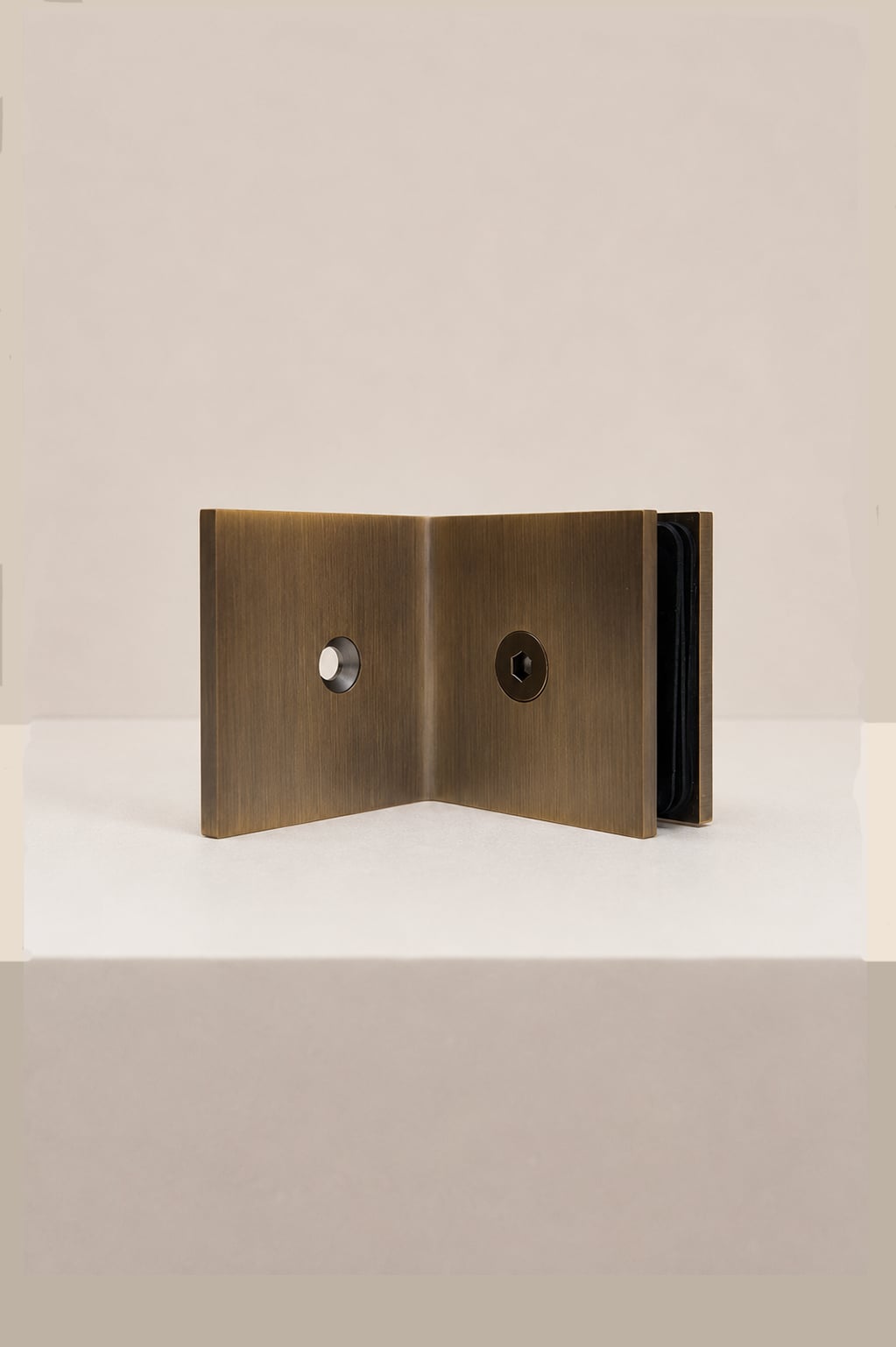 XO 90° Wall Bracket, Antique Brass