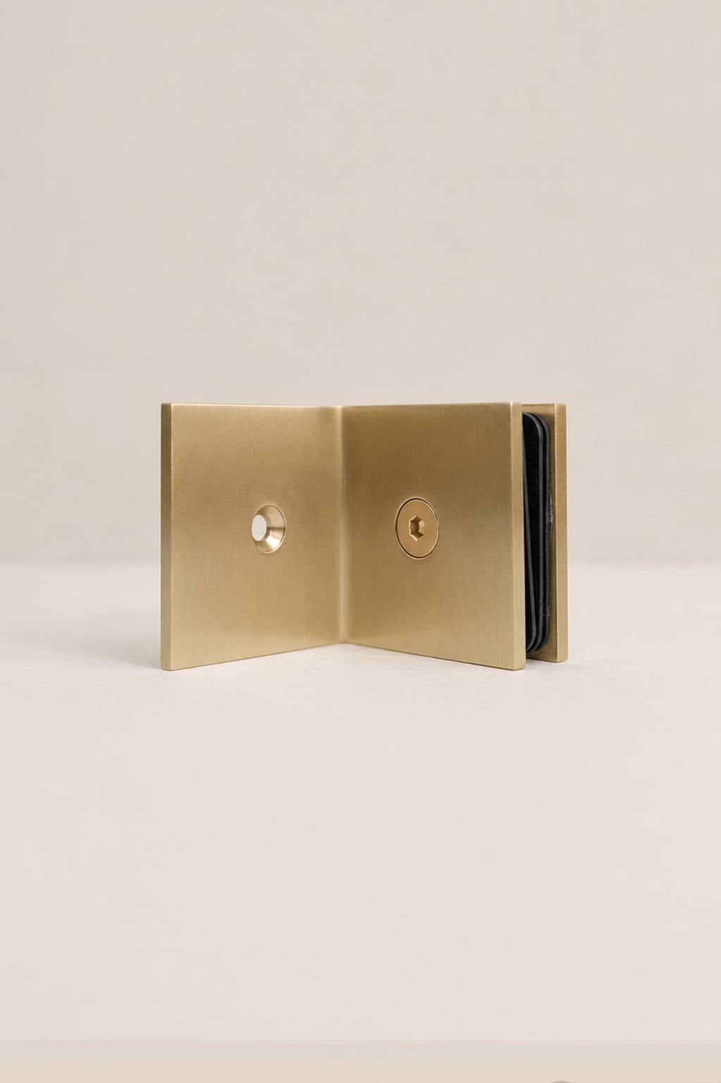 XO 90° Wall Bracket, Brushed Brass