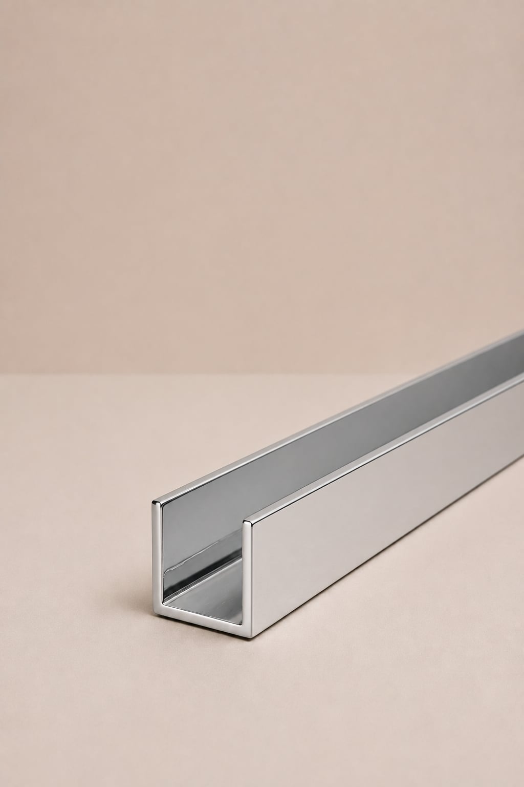 XO Wall Channel, Polished Chrome